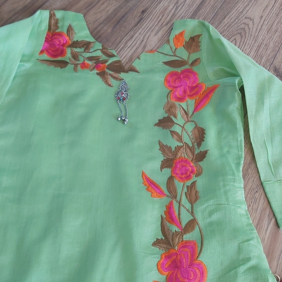 Ethnic  Indian wear - Picture 3 of 12